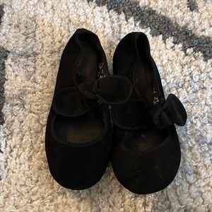 Girls slide shoes. Brand is Cat&Jack from Target. Color is black. Size 4.